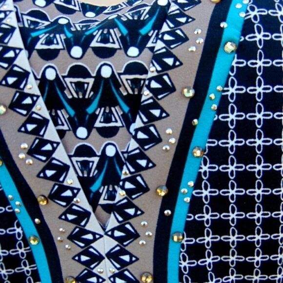 EUC JM COLLECTION Blue, Black & White Abstract Designed Short Sleeve Tunic - Picture 4 of 10